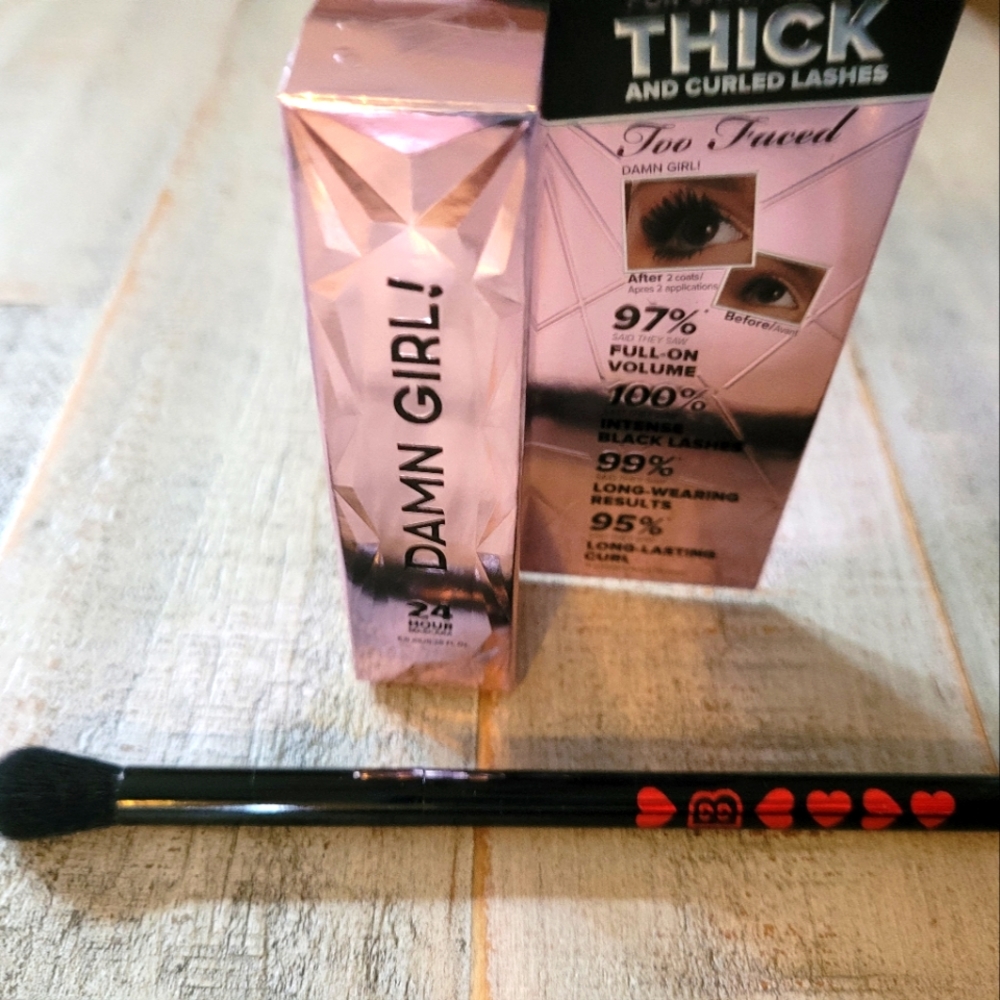 New Too Faced Mascara & Boxom Brush bundle.